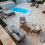 Moki's Debi Villa Debeljak