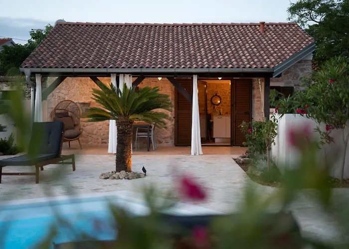 Villa Moki's Debi *