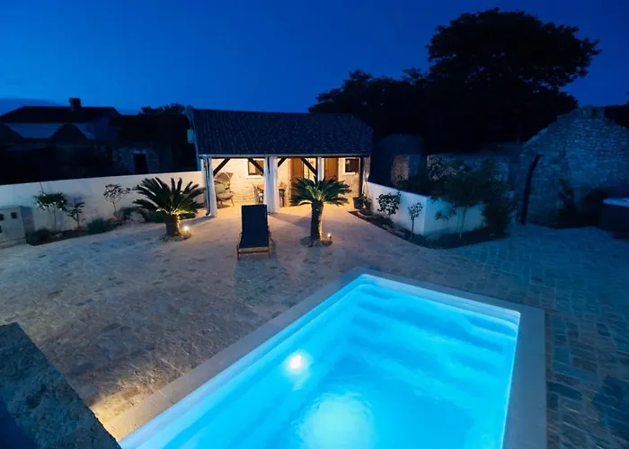 Villa Moki's Debi *