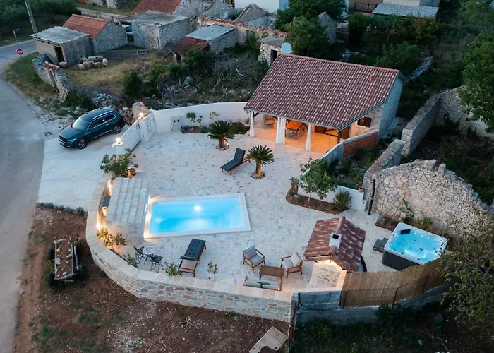 Villa Moki's Debi