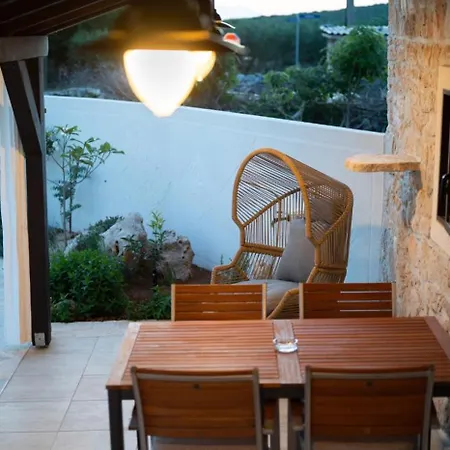 Villa Moki's Debi *